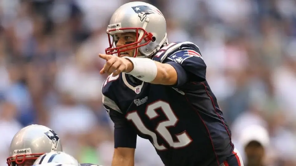 Tom Brady con los New England Patriots en el 2007 | X @Patriots