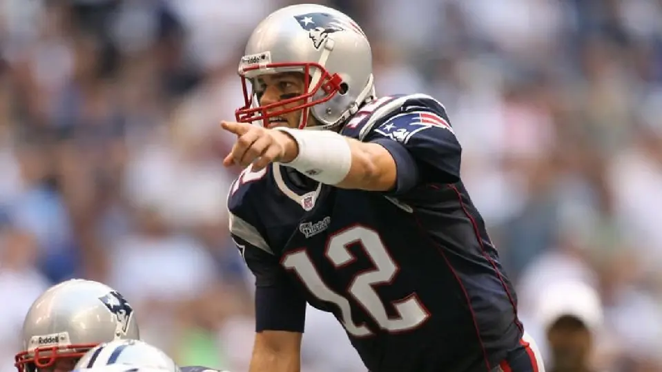 Tom Brady con los New England Patriots en el 2007 | X @Patriots