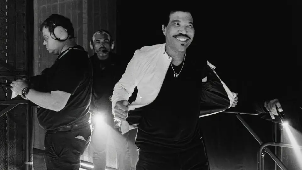El estadounidense no ha fallecido, pero estuvo internado en el área de terapia intensiva / FB: @LionelRichie