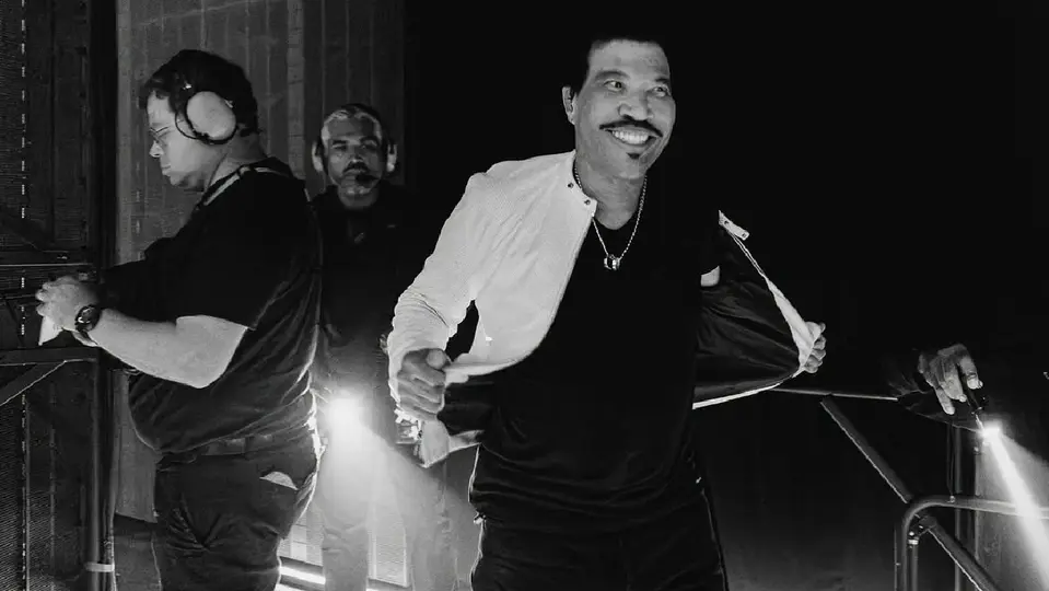 El estadounidense no ha fallecido, pero estuvo internado en el área de terapia intensiva / FB: @LionelRichie
