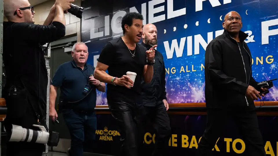 El legendario intérprete fue hospitalizado tras ofrecer un concierto en St. Louis, Missouri / FB: @LionelRichie