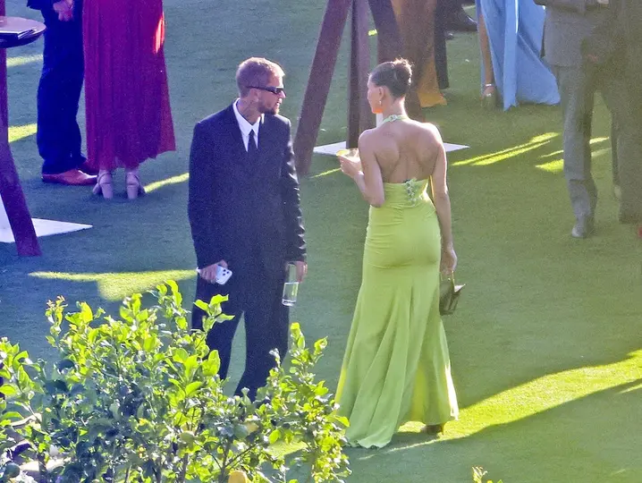 Justin Bieber se alejó de su esposa después del intercambio que quedó registrado en fotografías./Backgrid/The Grosby Group