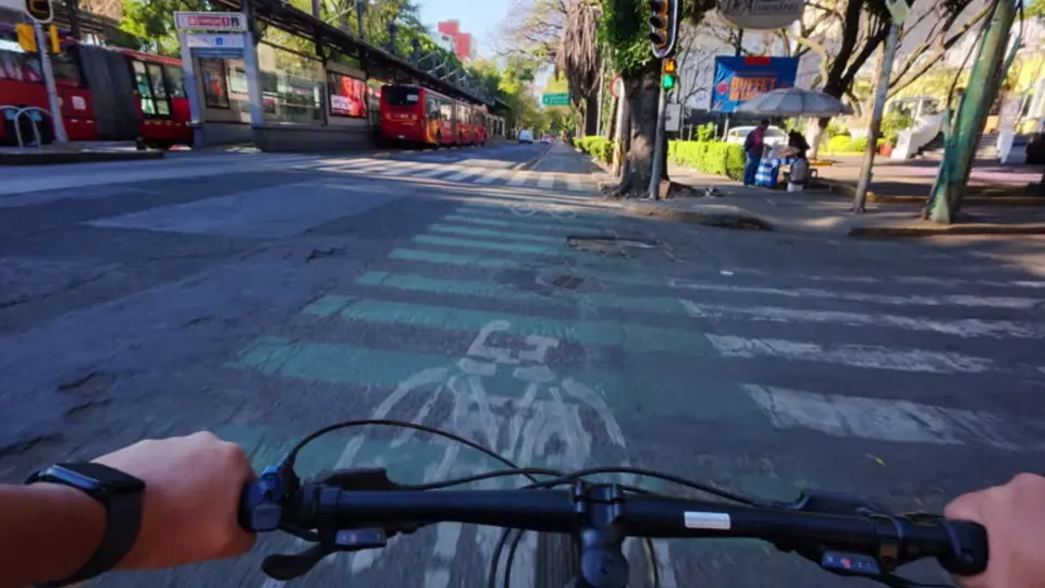 Los propietarios de motos y bicicletas eléctricas tendrán que regularizar sus unidades ante la Secretaría de Movilidad de la Ciudad de México. / iStock