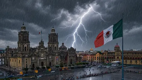 VIDEO: Fuerte rayo activó detección de posible microsismo en CDMX