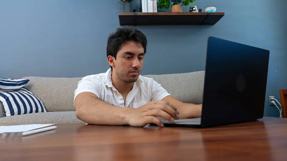 La convocatoria del Bachillerato en Línea CDMX contempla un periodo de registro hasta octubre de 2026. / iStock