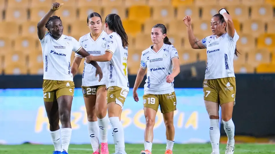 Jugadoras de Atlético de San Luis celebrando anotación ante Tigres | MEXSPORT