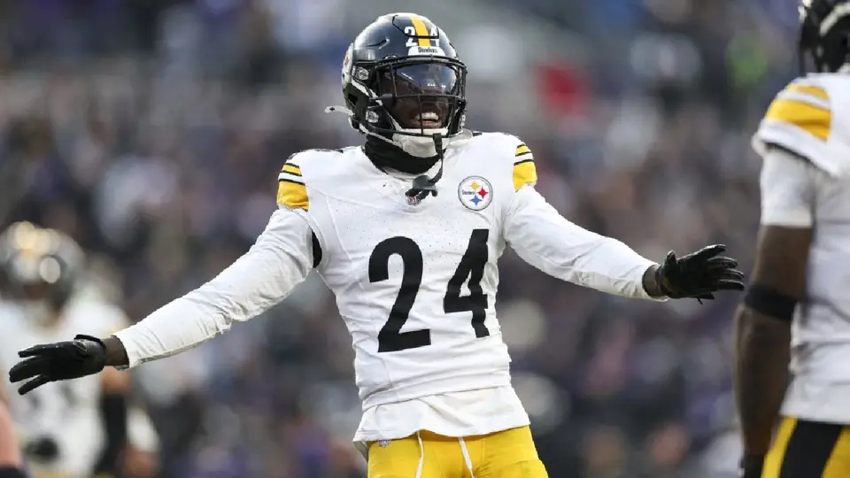 Joey Porter Jr, esquinero de 26 años, disputando un partido con los Steelers | AFP
