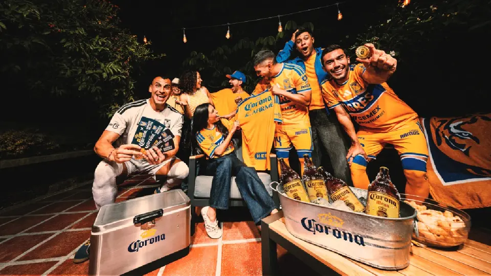 Jugadores de Tigres en campaña de Corona | CORONA