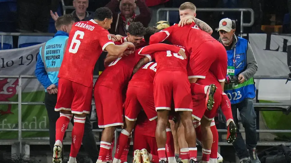Equipo de Gales celebrando el gol ante Noruega | AP