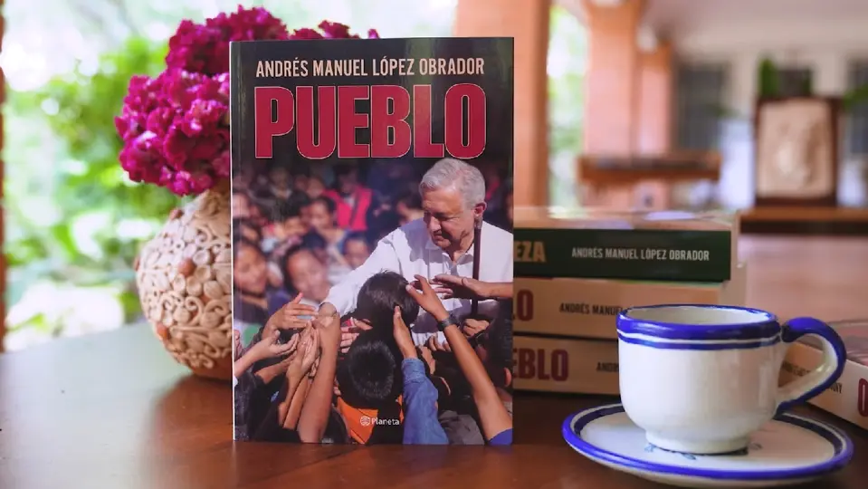 El expresidente aprovechó su regreso para presentar “Pueblo”, su nuevo libro / Especial