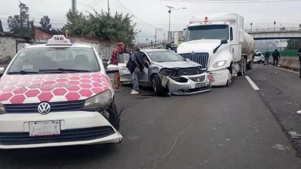 VIDEO: Choque múltiple en la México-Pachuca deja un muerto y al menos 16 heridos