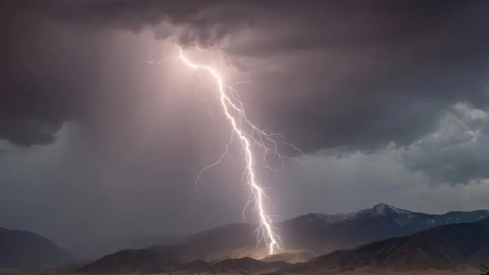 El episodio ocurrió alrededor de las 16:56 horas bajo la intensa lluvia / Magnific