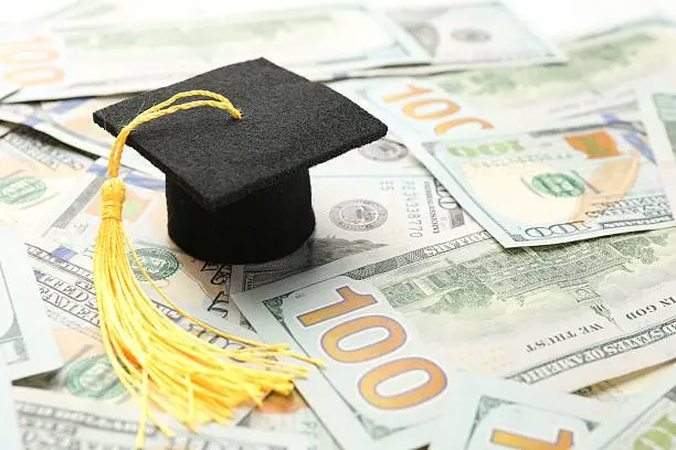 Jóvenes Escribiendo el Futuro: El programa contempla un pago para estudiantes universitarios./istock