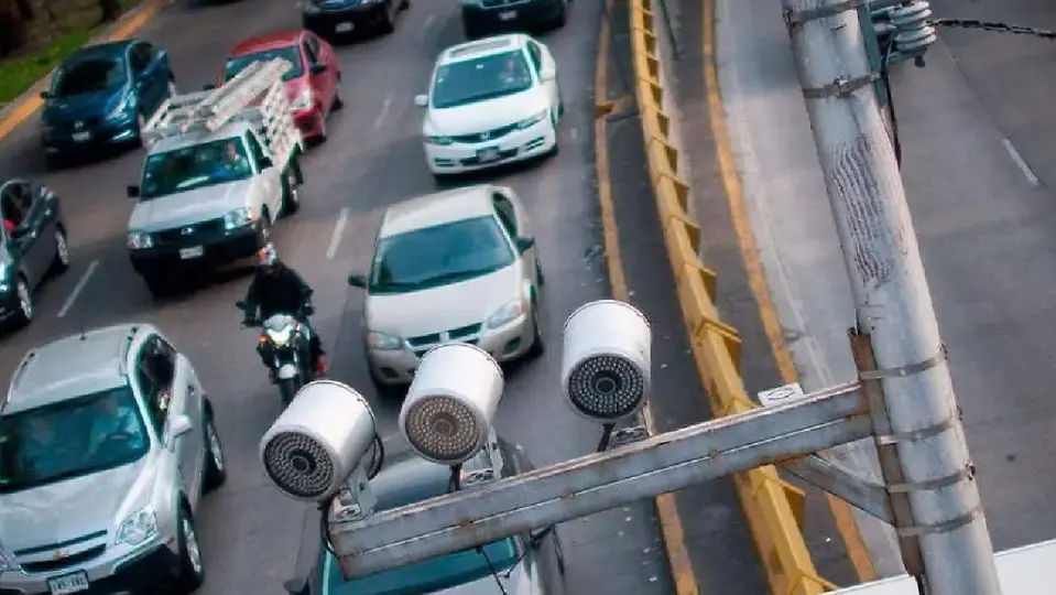 Las fotomultas no quedan prohibidas en la Ciudad de México, determinó la Corte / Especial