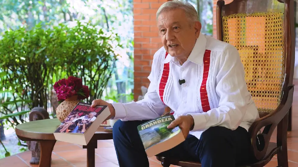 VIDEO: AMLO reaparece desde su finca: presenta ‘Pueblo’ y lanza mensaje a México