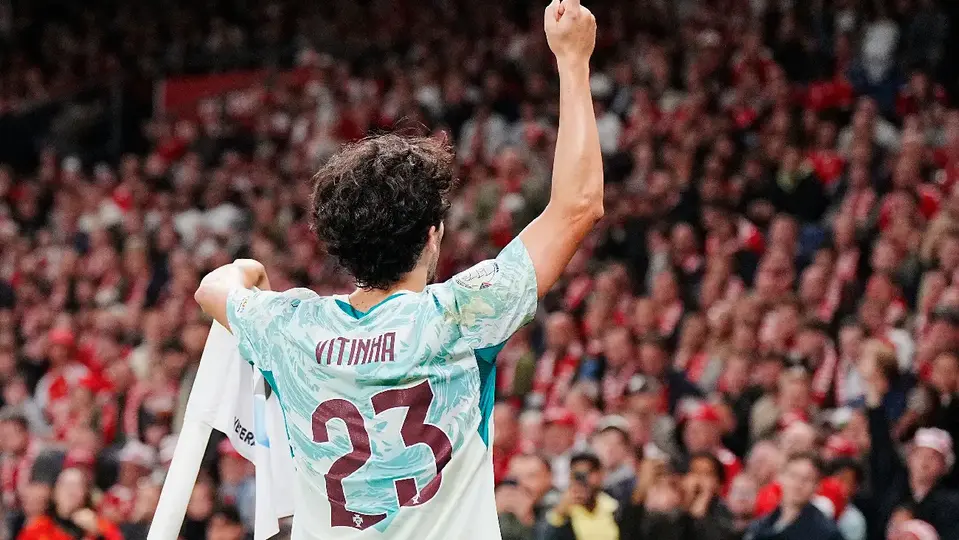 Vitinha, jugador de Portugal, en festejo de gol ante Dinamarca | AP