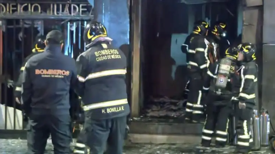 VIDEOS: Así fue la explosión en edificio del Congreso de CDMX sobre Avenida Juárez