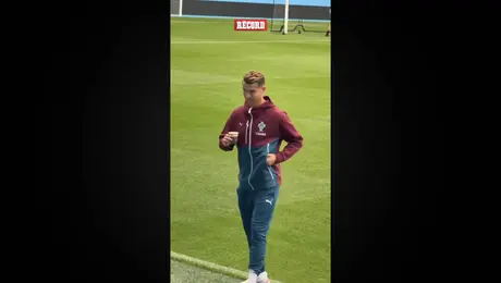 CR7 antes del entrenamiento de Portugal