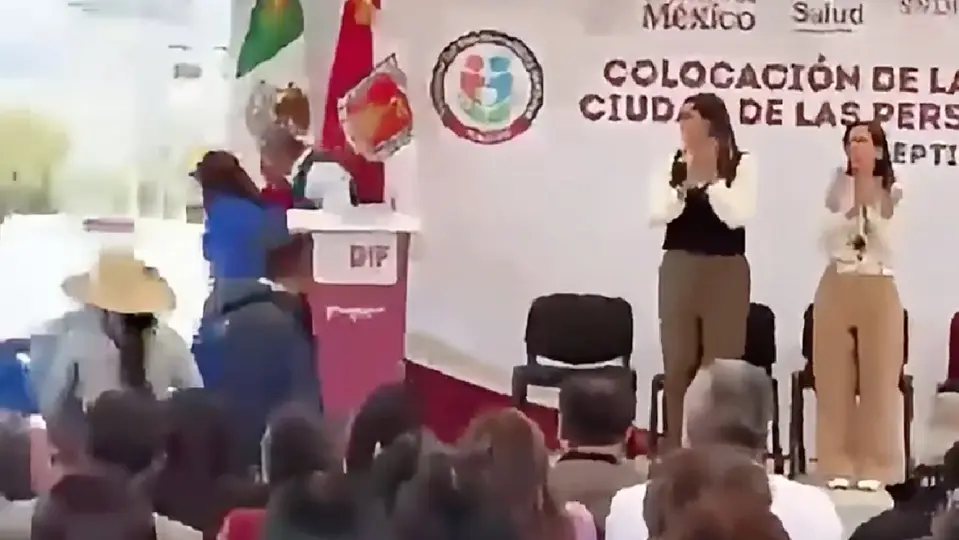 El equipo de seguridad retiró a la mandataria para evitar algún enfrentamiento con ella / Especial