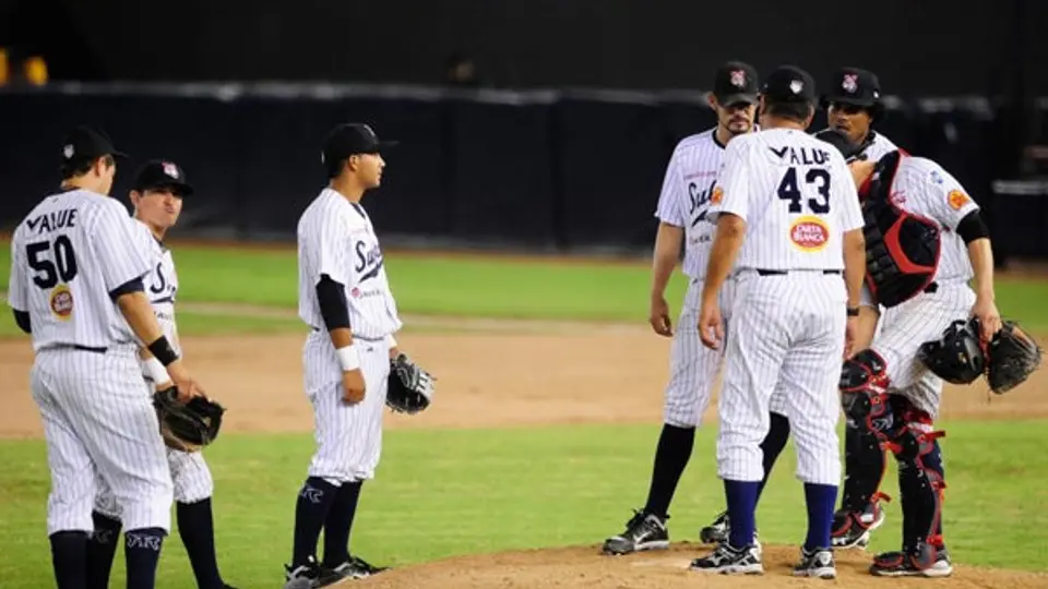 Diablos le da una paliza a los Sultanes