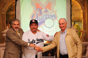 Presentan a Enrique Che' Reyes con Sultanes
