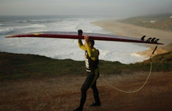 Toda su vida se ha dedicado a surfear | ESPECIAL