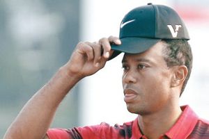 Woods termina sexto en china y sin victorias en el año
