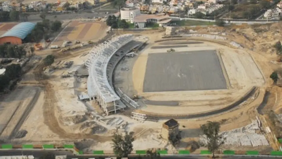 Reconocen retraso en la construcción del Estadio de Atletismo