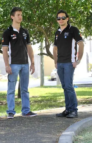 Quiroga y Suárez van por la primera victoria en Nascar