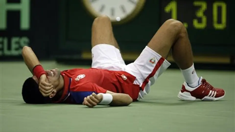 Lesión en la espalda de Djokovic no es grave