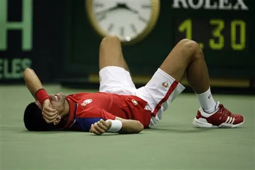 Lesión en la espalda de Djokovic no es grave