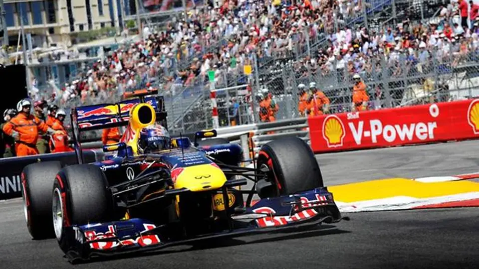 Vettel se impone en un accidentado GP de Mónaco