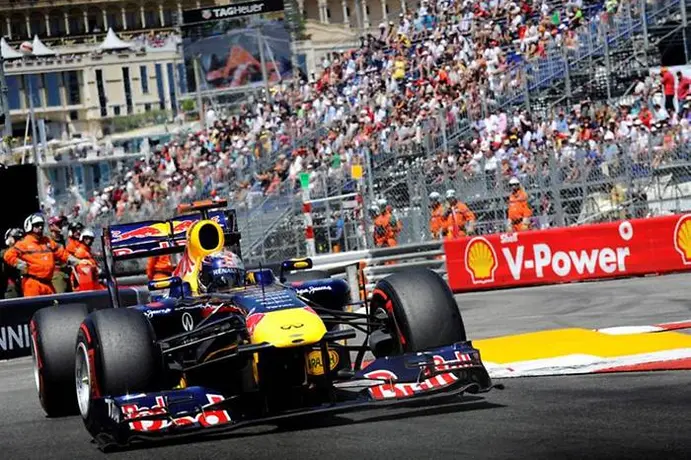 Vettel se impone en un accidentado GP de Mónaco