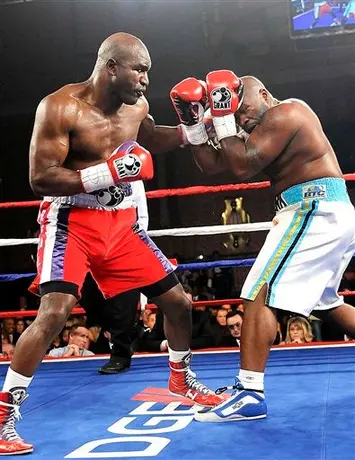 Suspenden pelea entre Holyfield y Williams