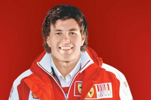 Checo Pérez visitó Ferrari y charló con Fernando Alonso