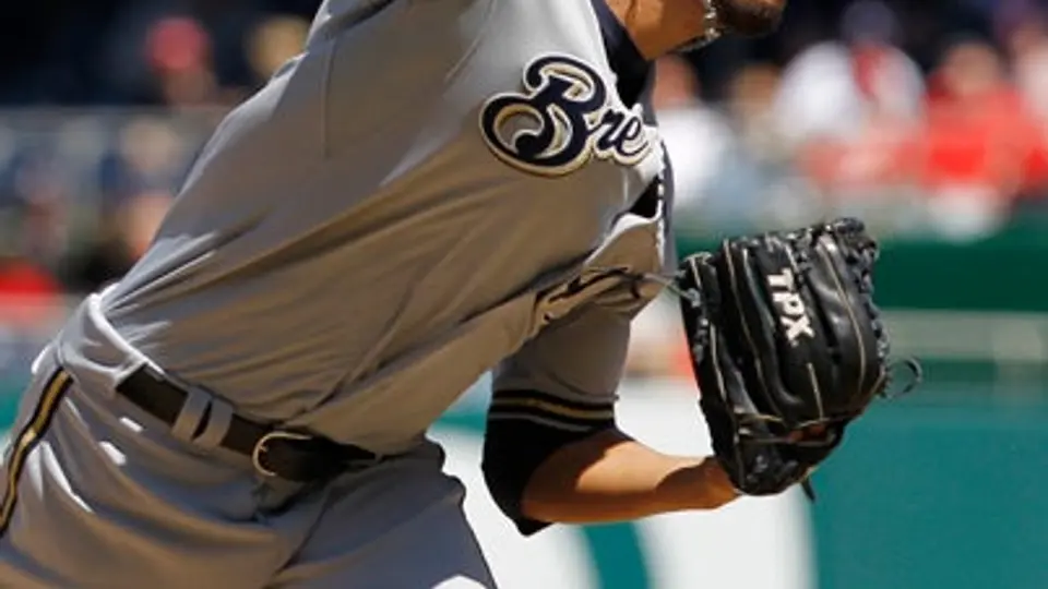 Yovani Gallardo sufre ante Washington