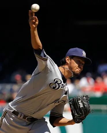 Yovani Gallardo sufre ante Washington