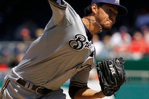 Yovani Gallardo sufre ante Washington