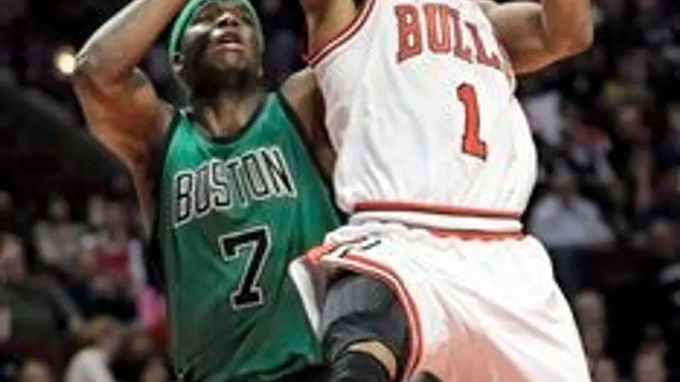 Rose gana duelo a Rondo; Chicago vence 90-79 a Celtics