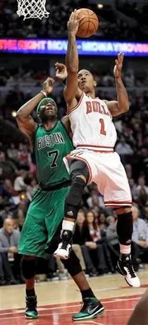 Rose gana duelo a Rondo; Chicago vence 90-79 a Celtics