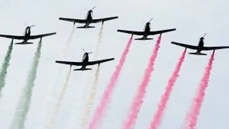 Sorprendente espectáculo aéreo en cielos Panamericanos