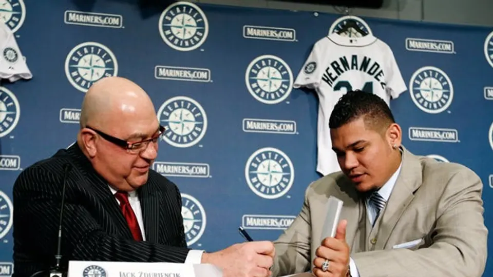 Félix Hernández firma contrato millonario con Marineros