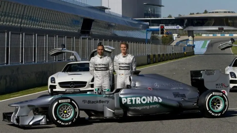 Mercedes presentó su nuevo monoplaza W04