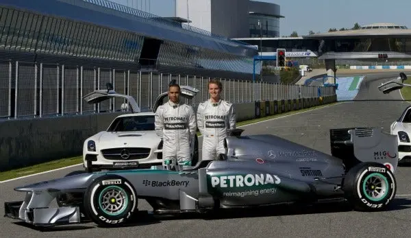 Mercedes presentó su nuevo monoplaza W04