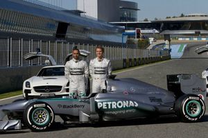 Mercedes presentó su nuevo monoplaza W04