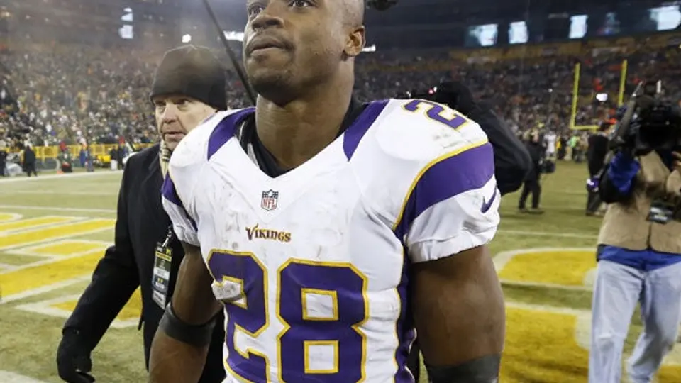 Adrian Peterson, operado de una hernia