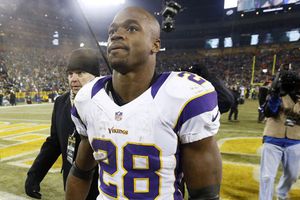 Adrian Peterson, operado de una hernia