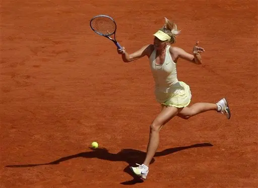 Sharapova y Clijsters avanzan con autoridad en París