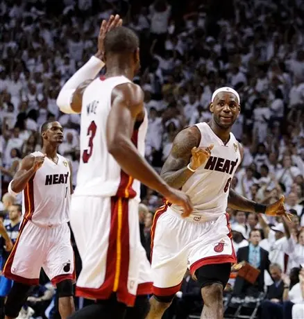 Miami da certero golpe a Dallas y pone las Finales 2-1