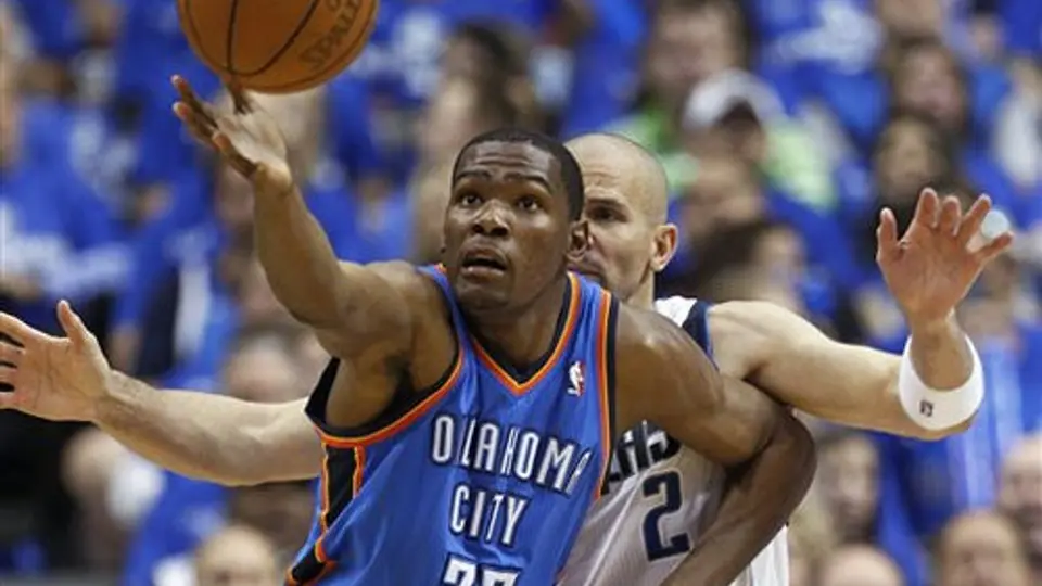 Thunder le gana a Mavericks y empata la serie